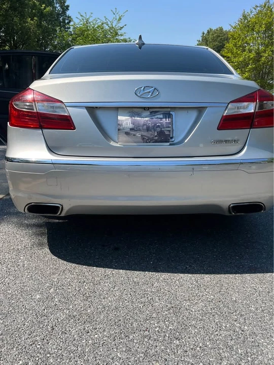 2012 Hyundai Genesis - Image 10 of 18