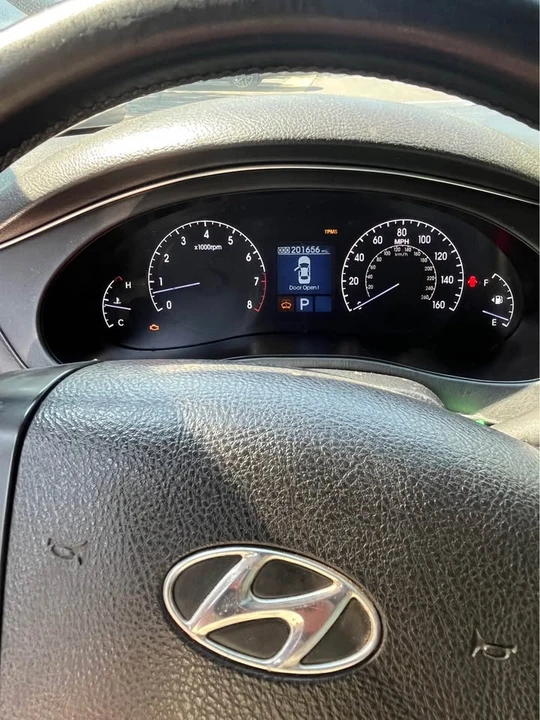 2012 Hyundai Genesis - Image 11 of 18