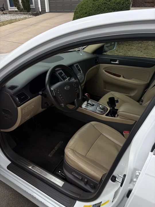 2012 Hyundai Genesis - Image 5 of 10