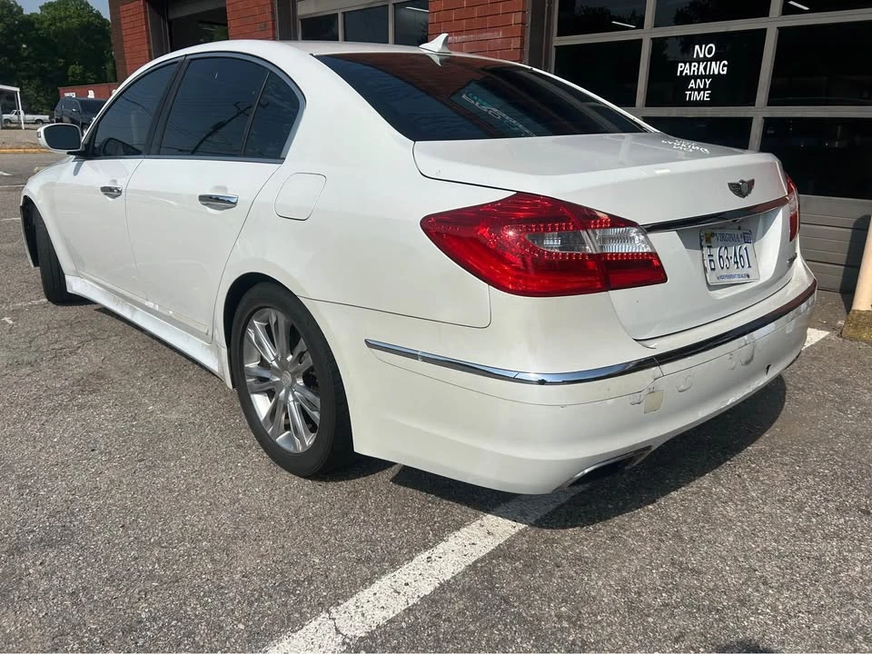 2012 Hyundai Genesis - Image 2 of 7