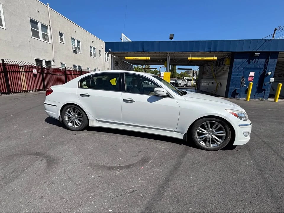 2012 Hyundai Genesis - Image 2 of 12