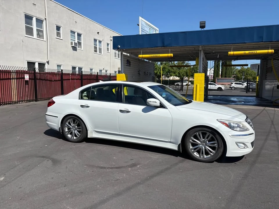 2012 Hyundai Genesis - Image 6 of 12