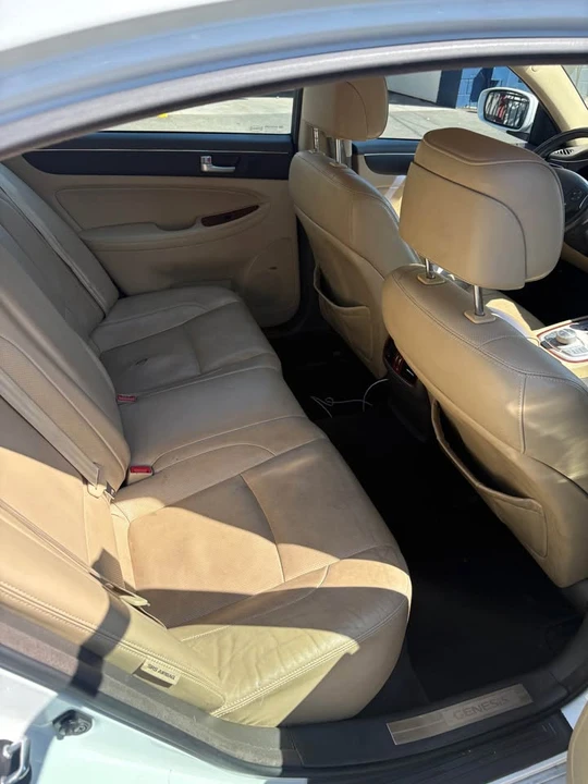 2012 Hyundai Genesis - Image 10 of 12