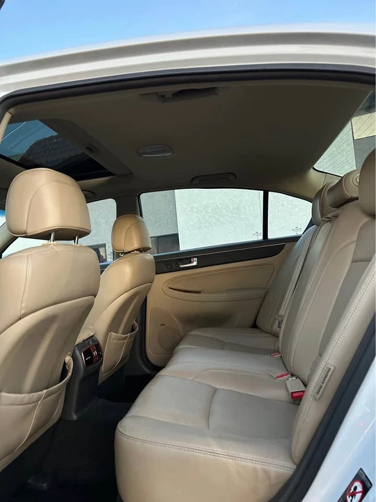 2012 Hyundai Genesis - Image 11 of 14