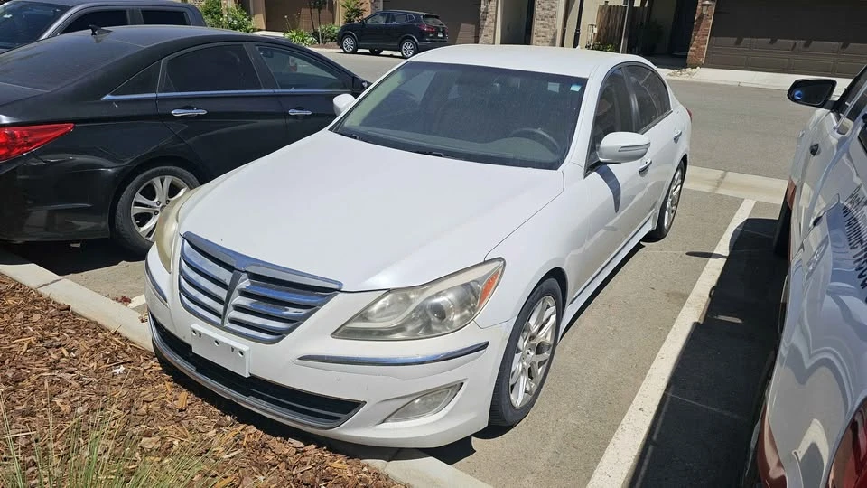 2012 Hyundai Genesis - Image 2 of 3