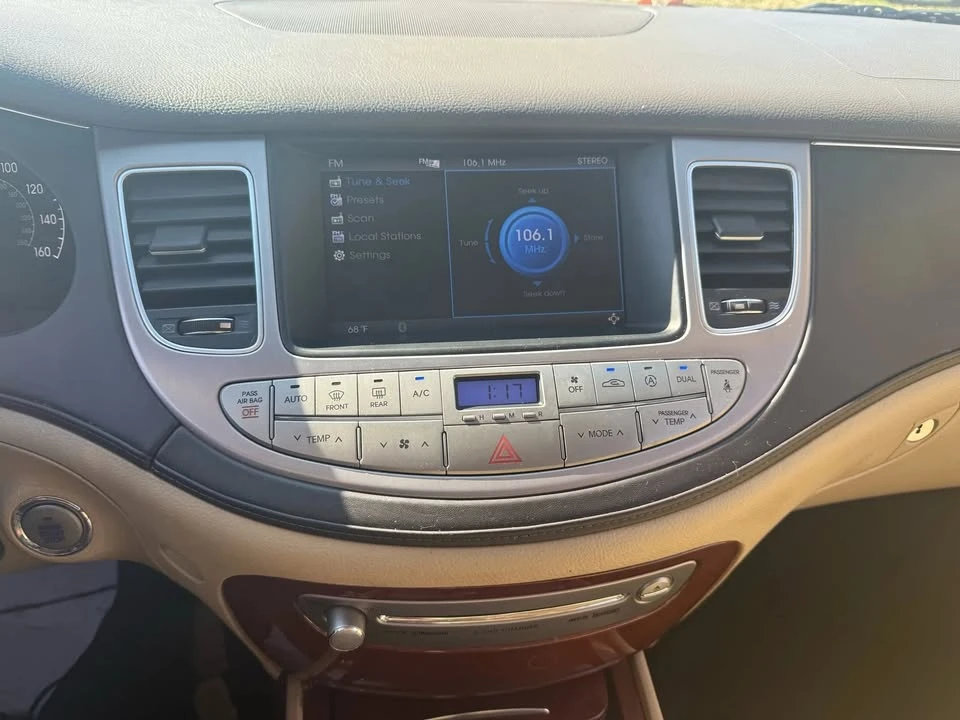2012 Hyundai Genesis - Image 8 of 15
