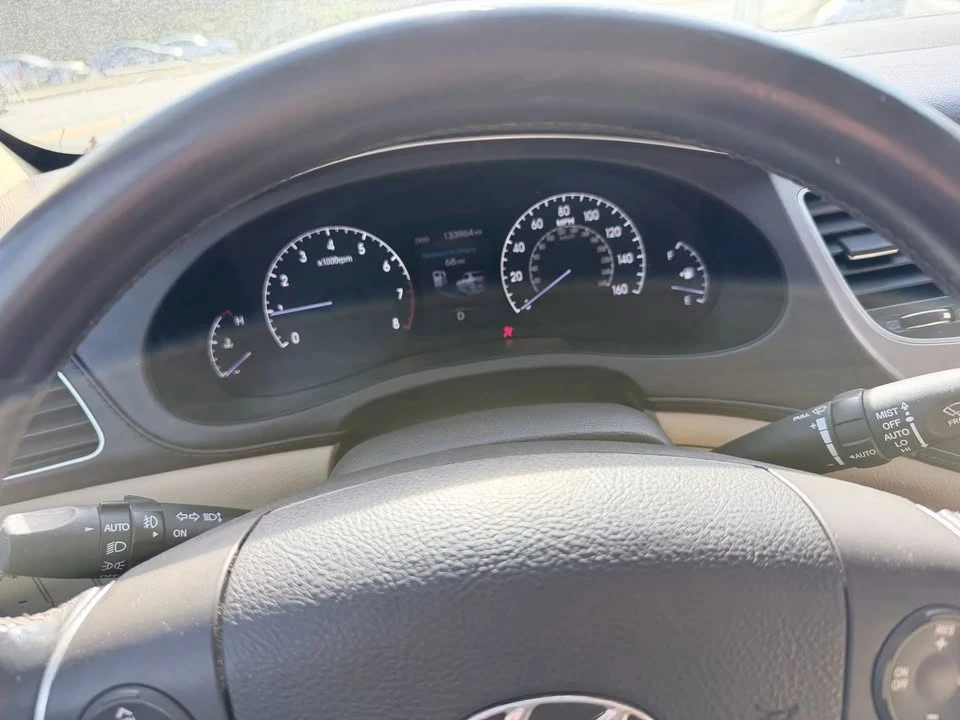 2012 Hyundai Genesis - Image 7 of 15