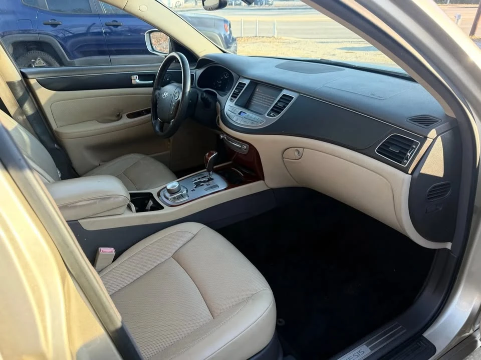 2012 Hyundai Genesis - Image 12 of 15