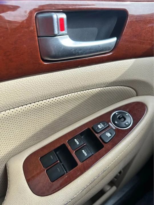 2012 Hyundai Genesis - Image 12 of 20