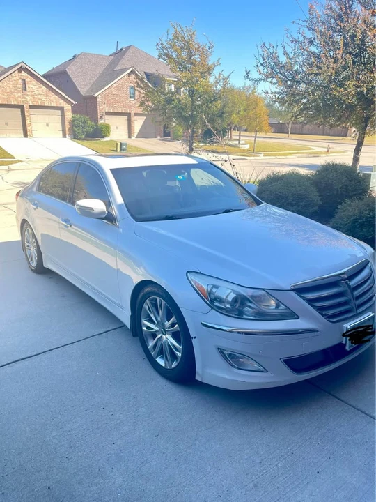 2012 Hyundai Genesis - Image 5 of 13