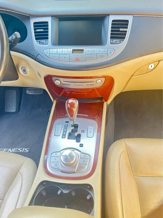 2012 Hyundai Genesis - Image 12 of 13
