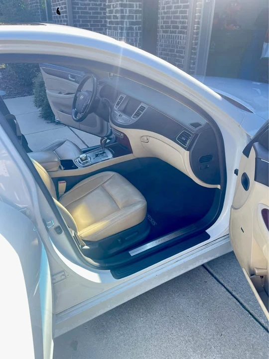 2012 Hyundai Genesis - Image 11 of 13