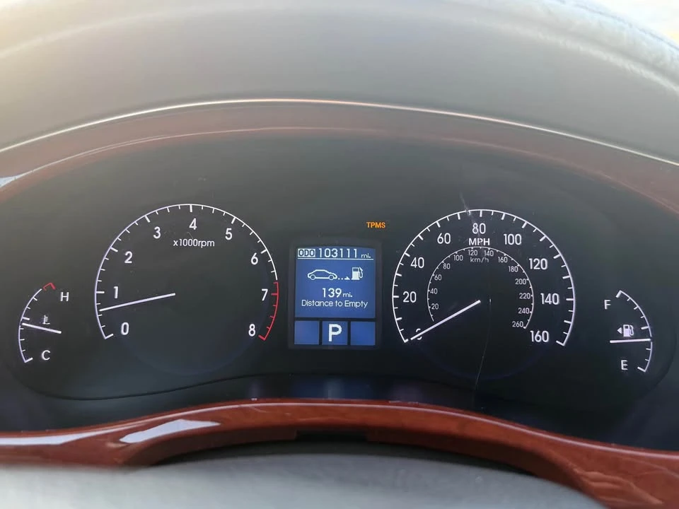 2012 Hyundai Genesis - Image 15 of 17