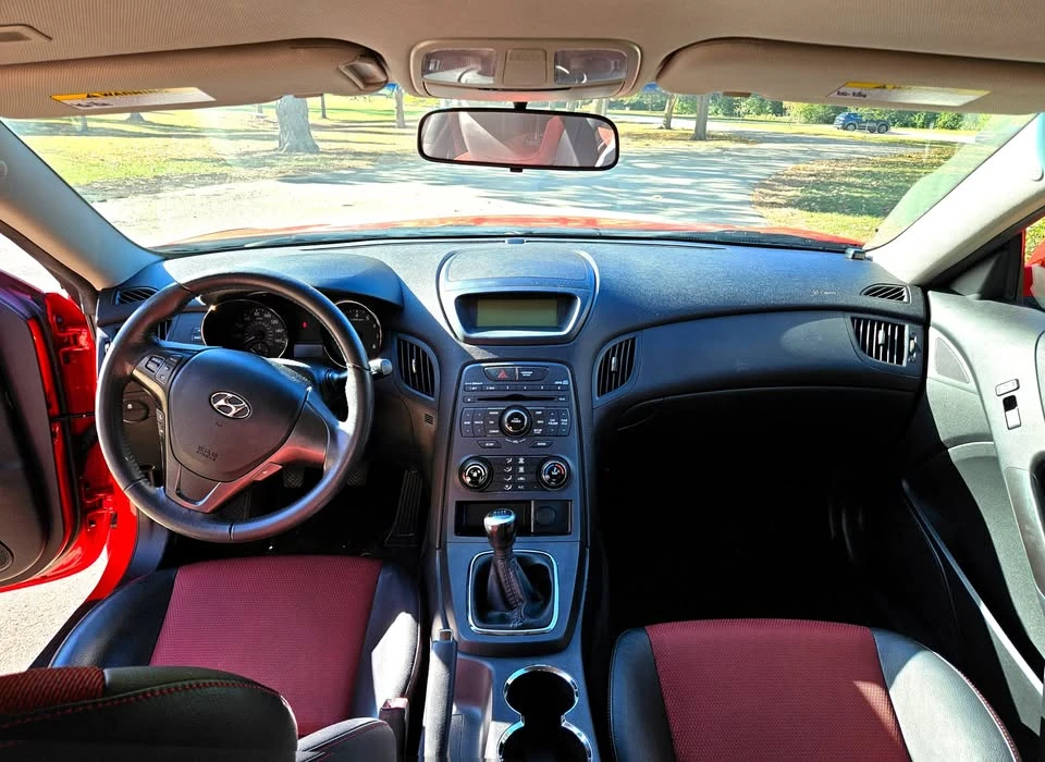 2012 Hyundai Genesis Coupe - Image 14 of 19