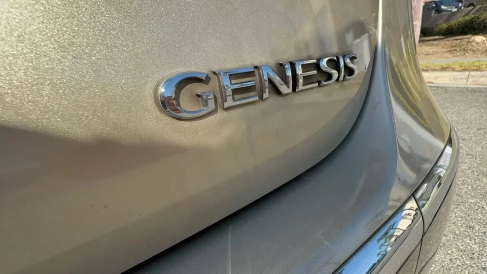 2012 Hyundai Genesis - Image 11 of 19