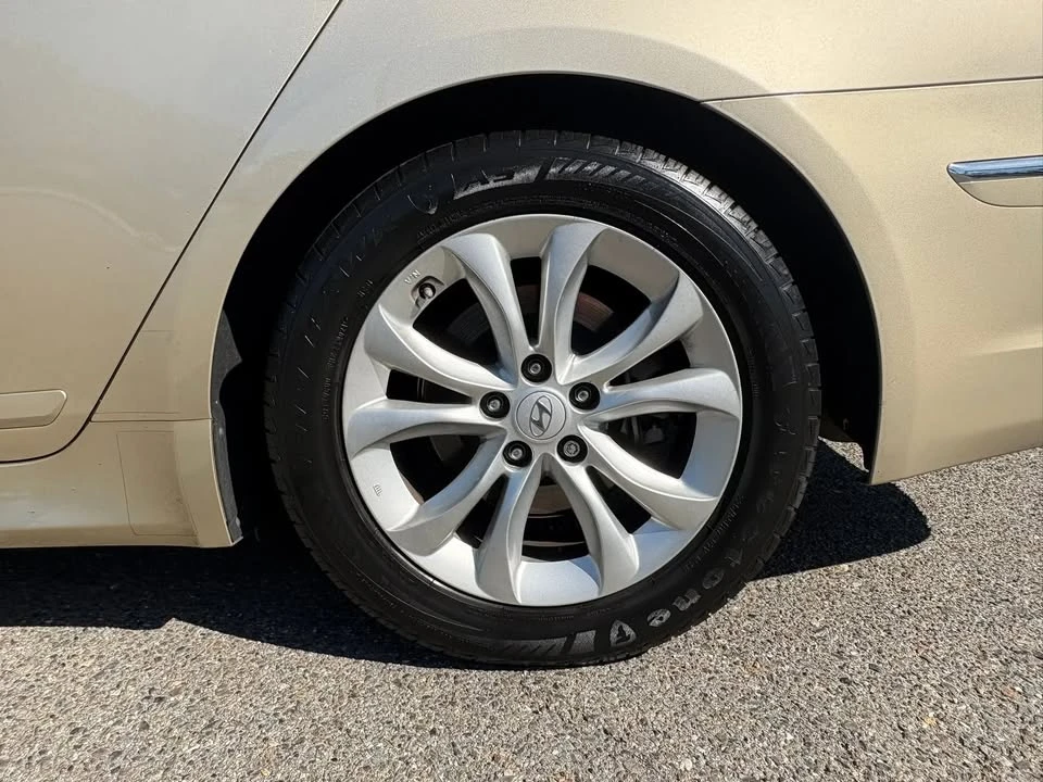 2012 Hyundai Genesis - Image 15 of 19