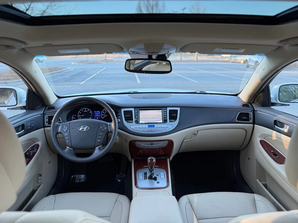2012 Hyundai Genesis - Image 13 of 18