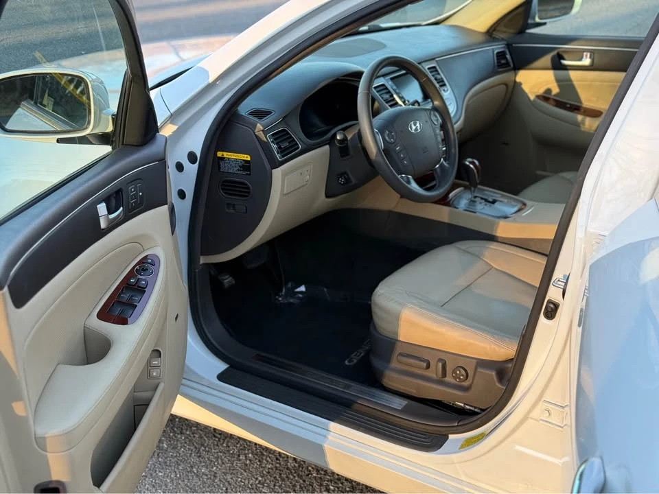 2012 Hyundai Genesis - Image 6 of 18