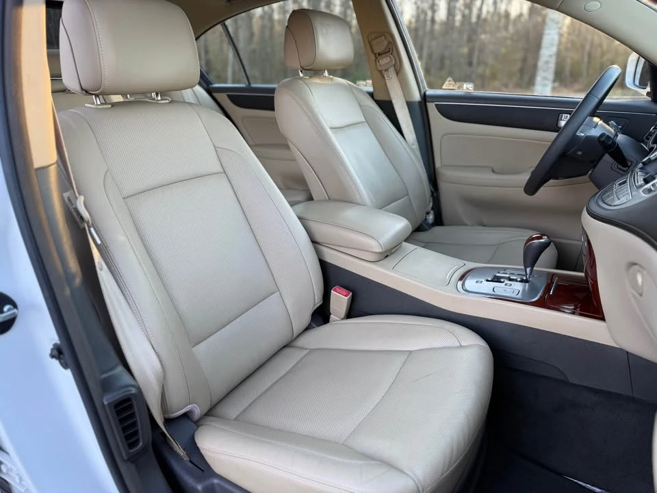 2012 Hyundai Genesis - Image 16 of 18