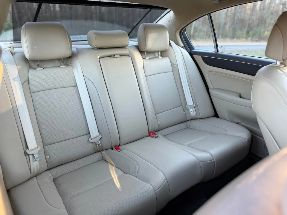 2012 Hyundai Genesis - Image 12 of 18