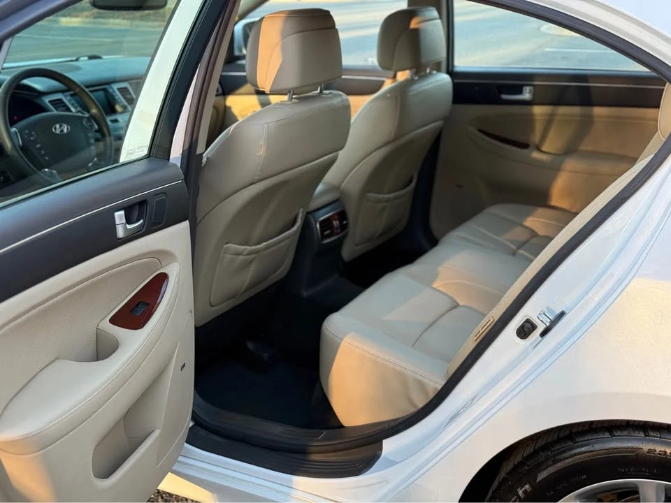 2012 Hyundai Genesis - Image 7 of 18