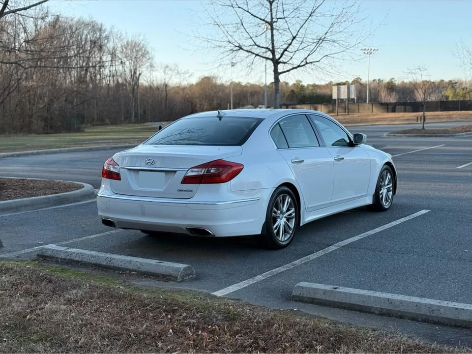 2012 Hyundai Genesis - Image 4 of 18