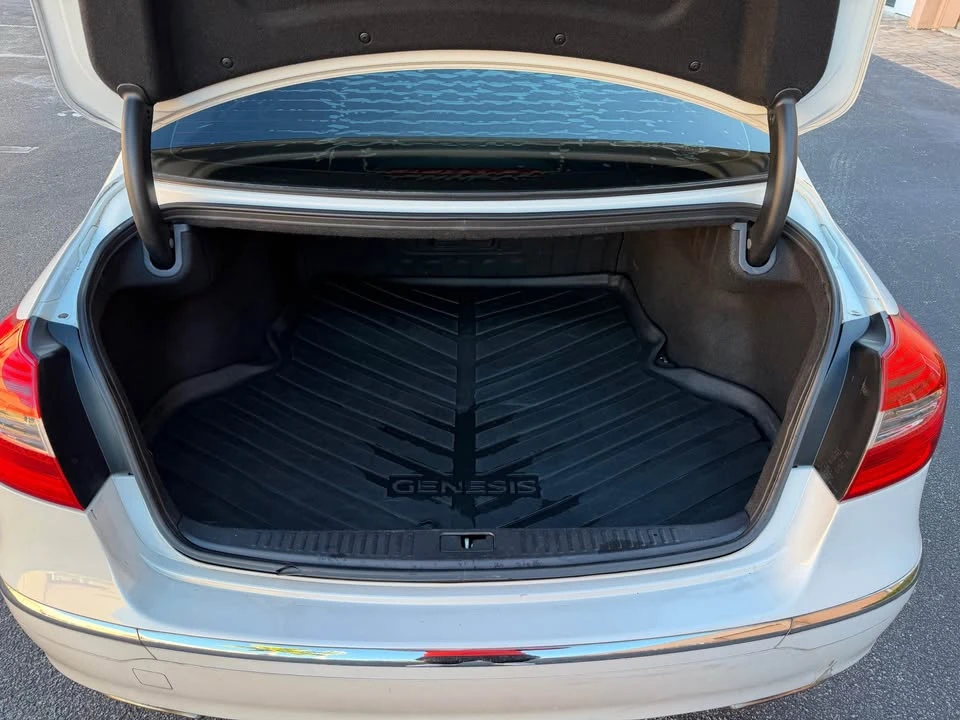 2012 Hyundai Genesis - Image 17 of 20