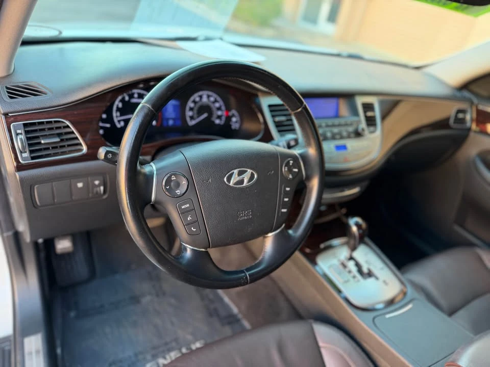 2012 Hyundai Genesis - Image 13 of 20