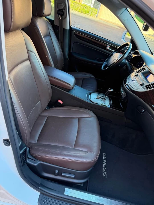 2012 Hyundai Genesis - Image 13 of 20