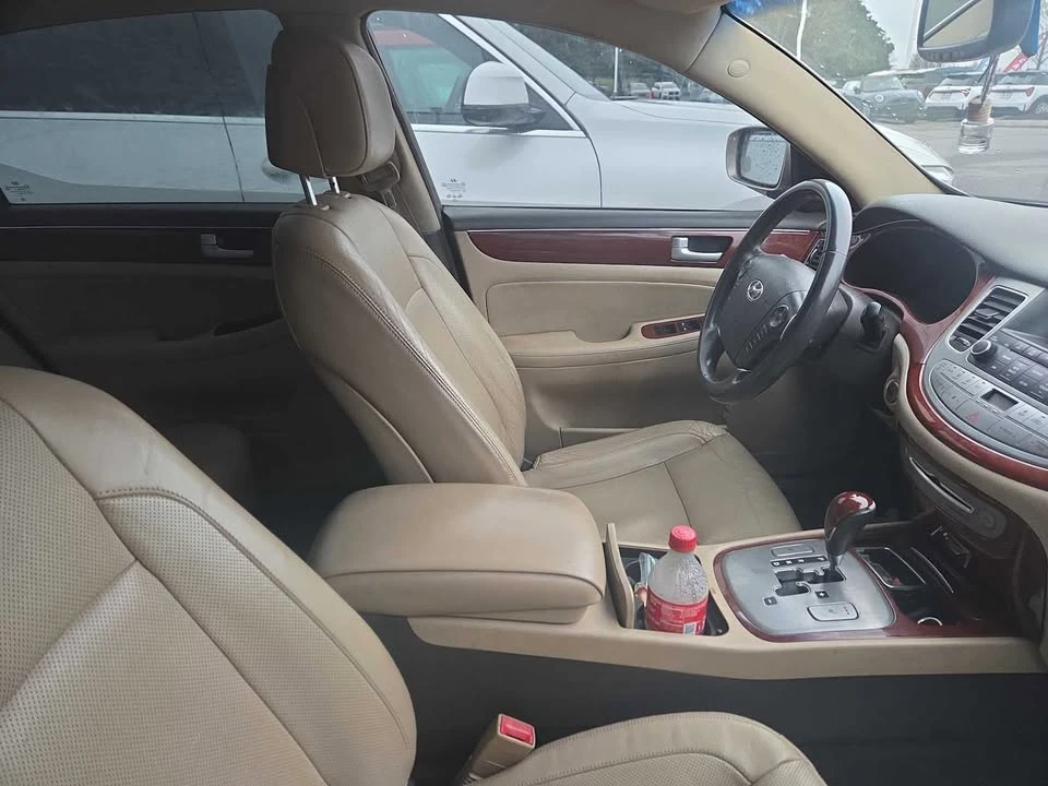 2012 Hyundai Genesis - Image 4 of 4
