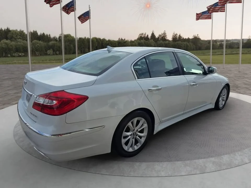2012 Hyundai Genesis - Image 5 of 18