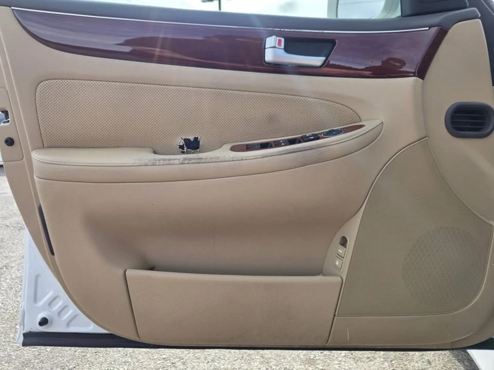 2012 Hyundai Genesis - Image 14 of 18