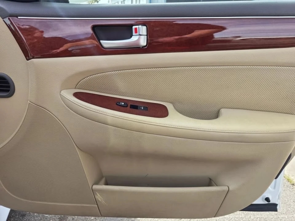 2012 Hyundai Genesis - Image 15 of 18