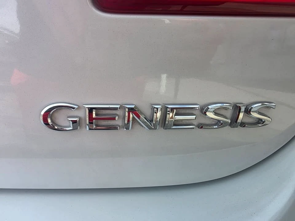 2012 Hyundai Genesis - Image 8 of 18