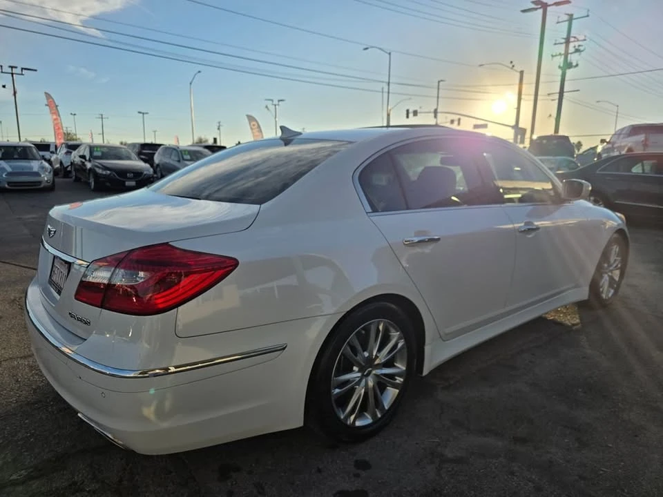 2012 Hyundai Genesis - Image 5 of 18