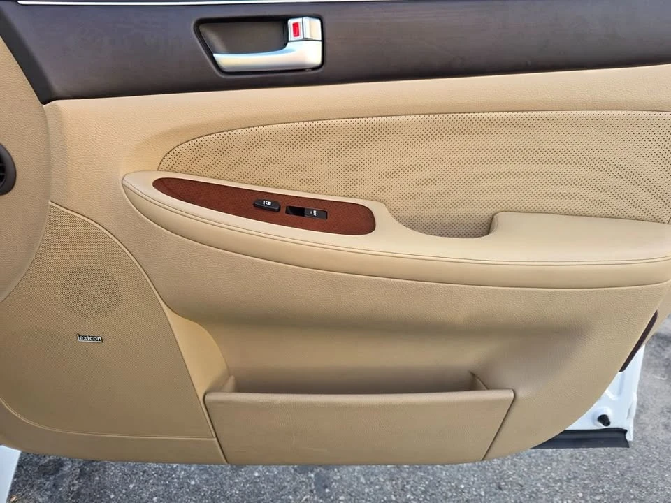2012 Hyundai Genesis - Image 15 of 18