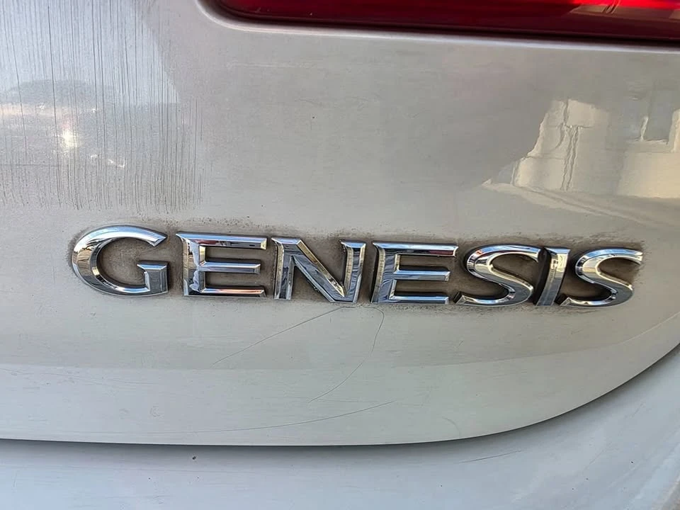 2012 Hyundai Genesis - Image 7 of 18