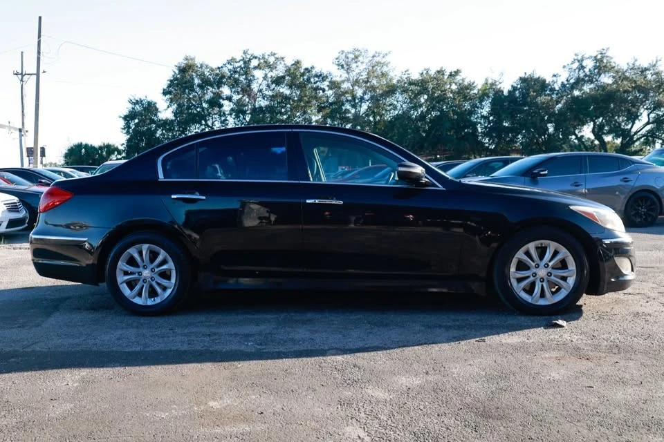 2012 Hyundai Genesis - Image 13 of 19