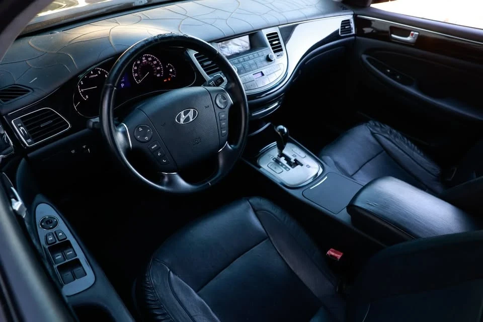 2012 Hyundai Genesis - Image 4 of 19
