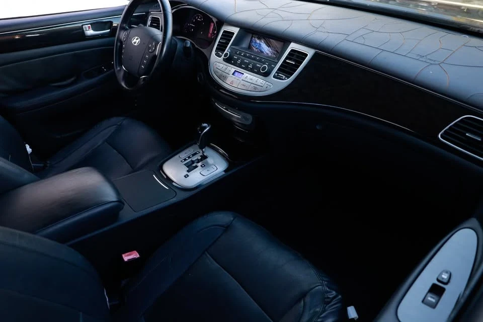 2012 Hyundai Genesis - Image 15 of 19