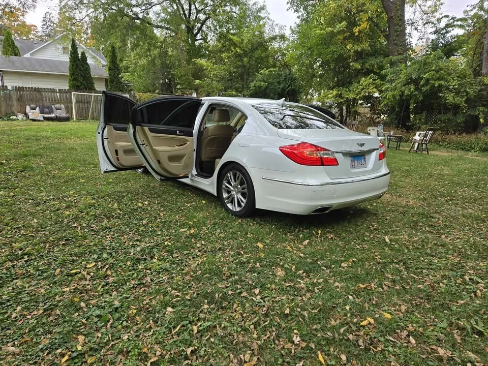 2012 Hyundai Genesis - Image 4 of 17