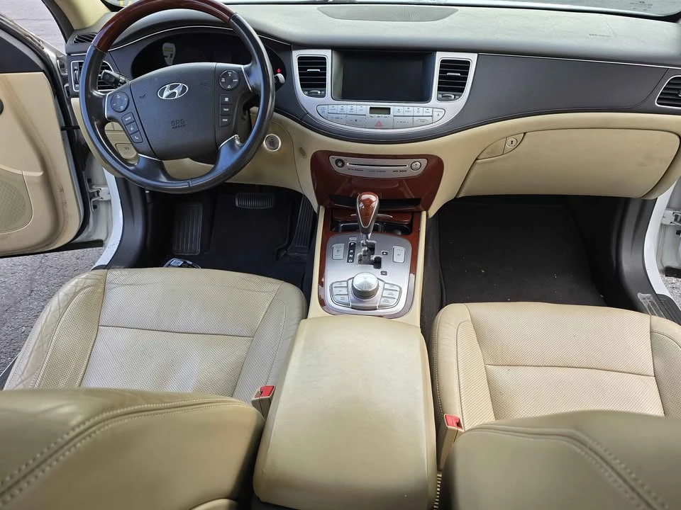 2012 Hyundai Genesis - Image 10 of 15
