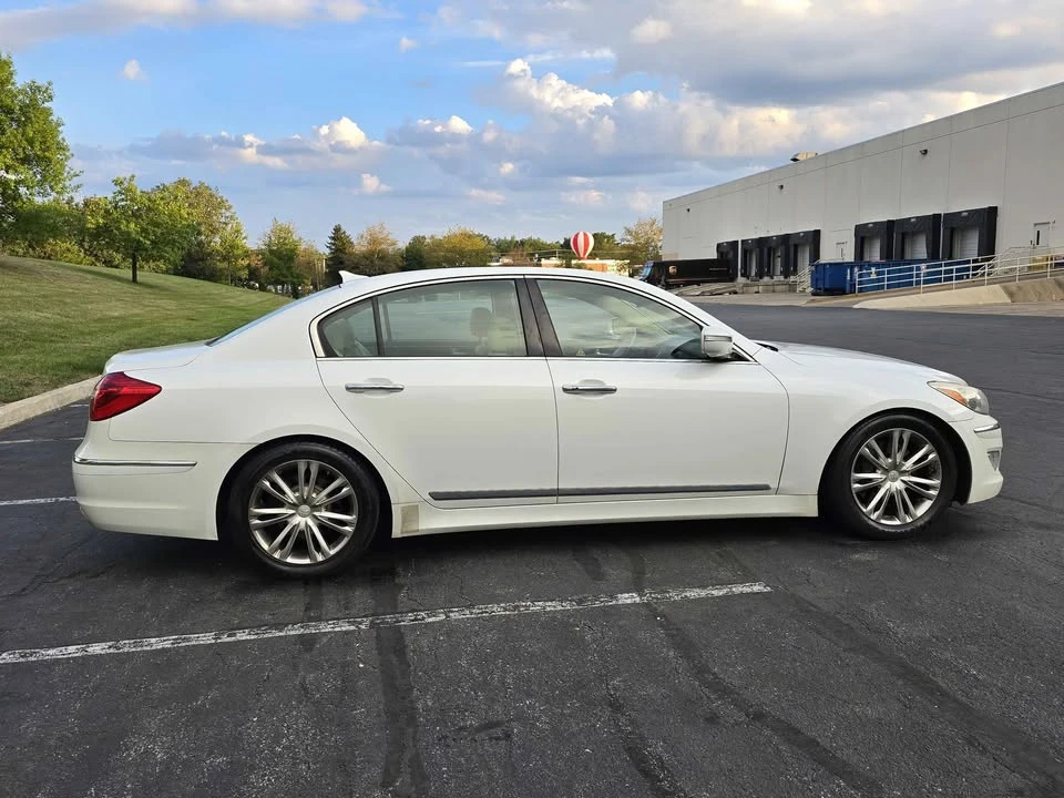 2012 Hyundai Genesis - Image 5 of 15