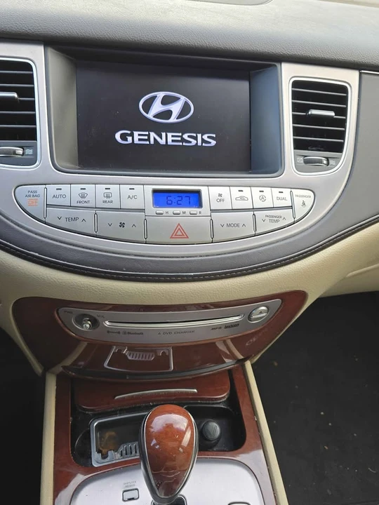 2012 Hyundai Genesis - Image 14 of 15