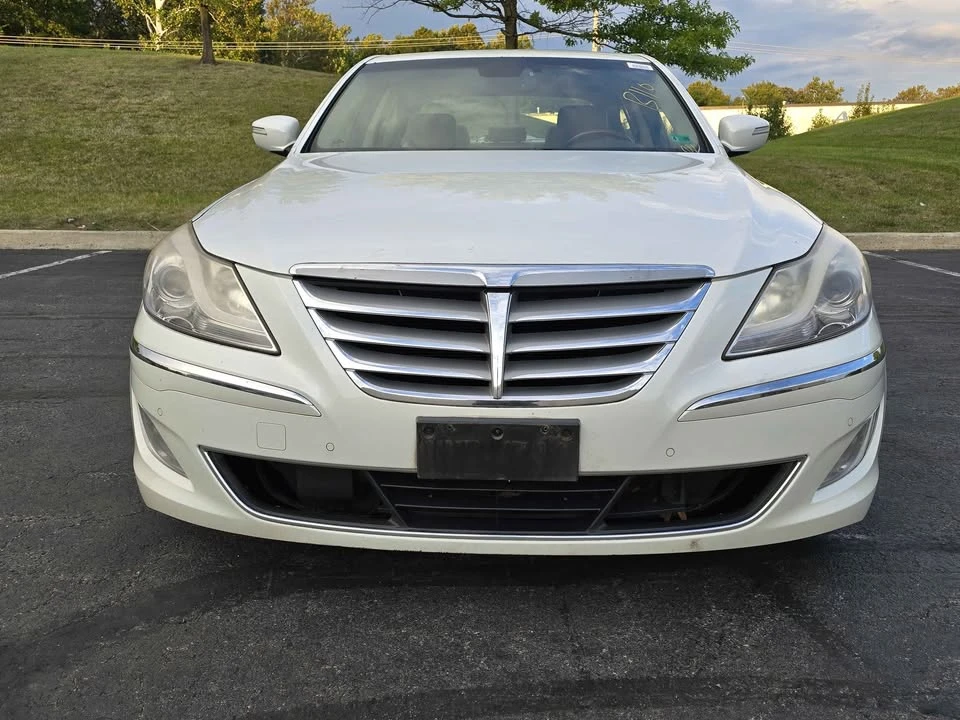 2012 Hyundai Genesis - Image 7 of 15