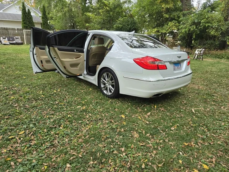 2012 Hyundai Genesis - Image 5 of 17