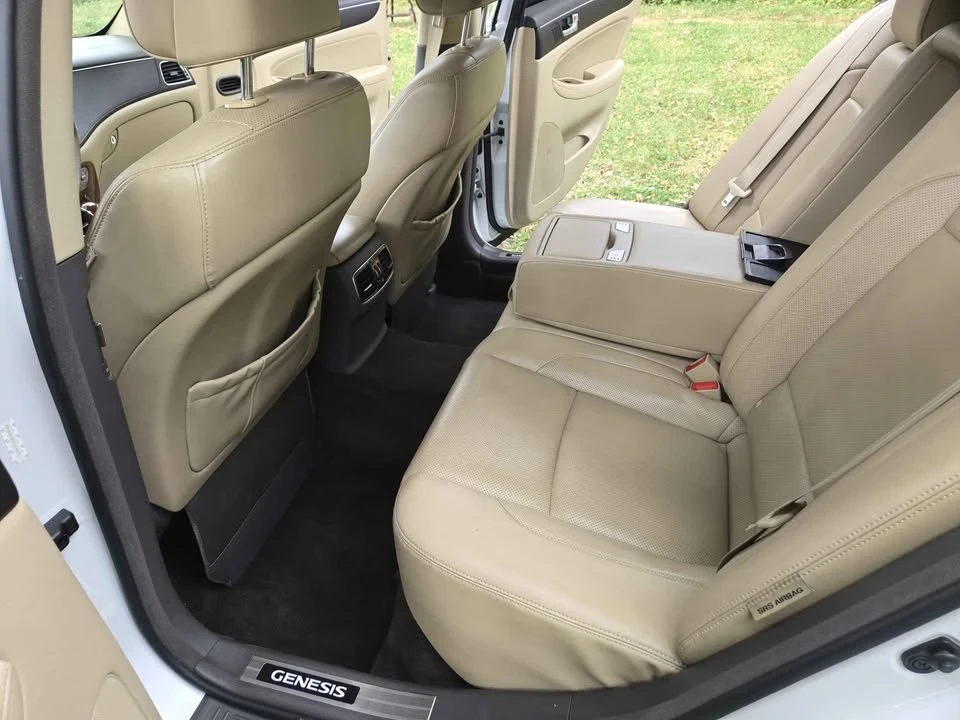 2012 Hyundai Genesis - Image 6 of 17