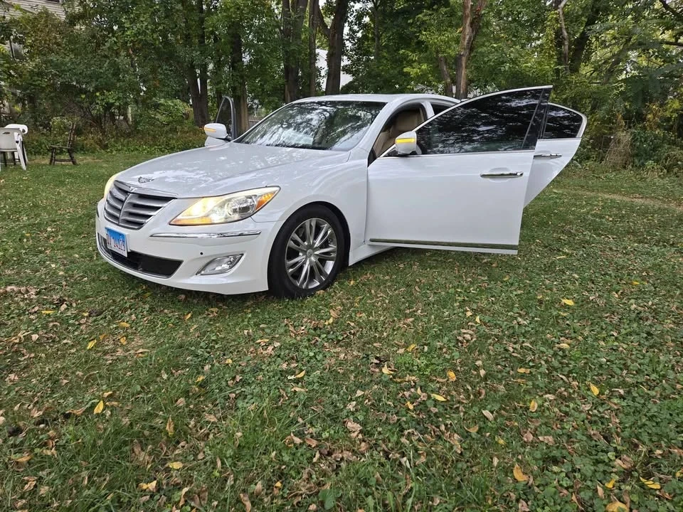 2012 Hyundai Genesis - Image 2 of 17