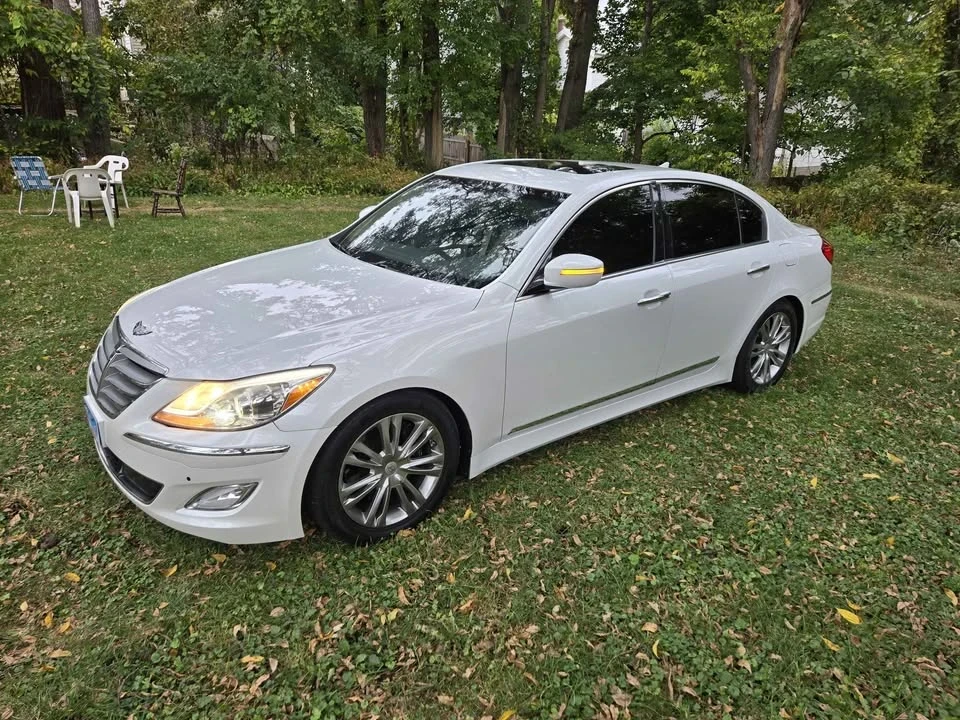 2012 Hyundai Genesis - Image 14 of 17