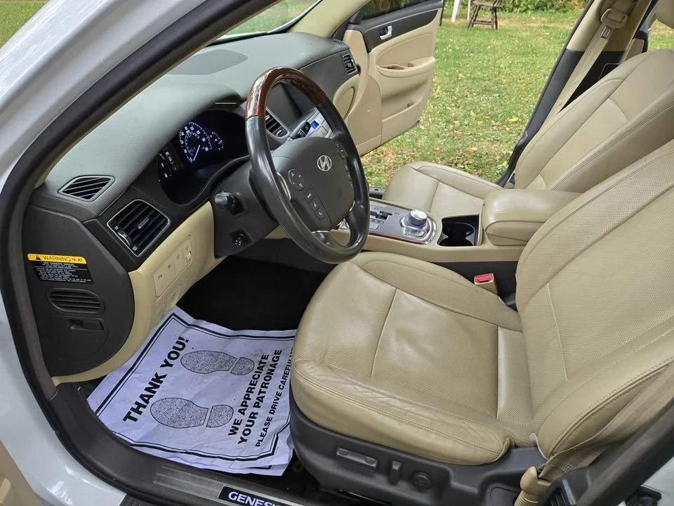 2012 Hyundai Genesis - Image 7 of 17